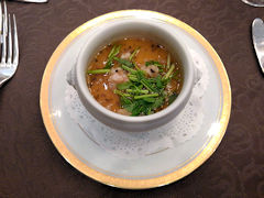 C@R\gtQ@IƋ򂹂(Royale de consomme aux truffe et crabe legumes kanazawa)