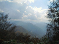 牛岳頂上（二等三角点のところ）から利賀村方向（南東方向）を見る