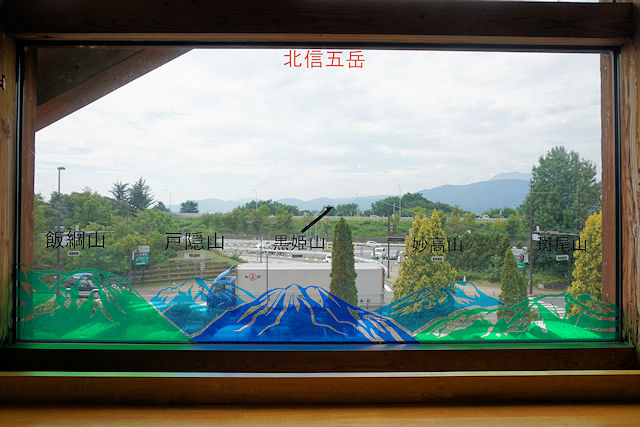 傴
